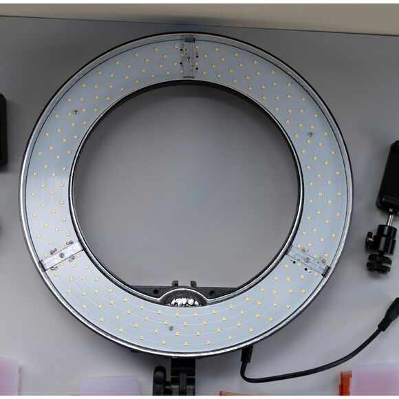 Neewer Advanced 12-inch LED Ring Light RL-12" - Picture 9 of 13